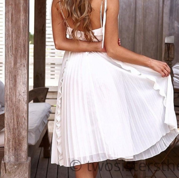 BEAUTIFUL white dress! - Picture 2 of 4